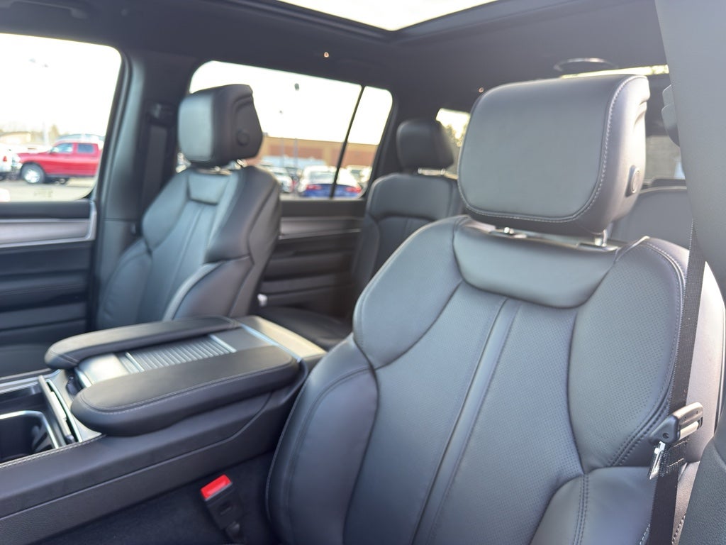 2026 Jeep Grand Wagoneer Base