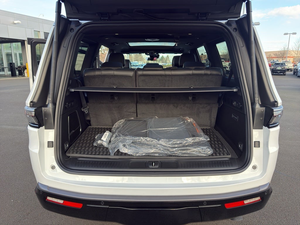 2026 Jeep Grand Wagoneer Base