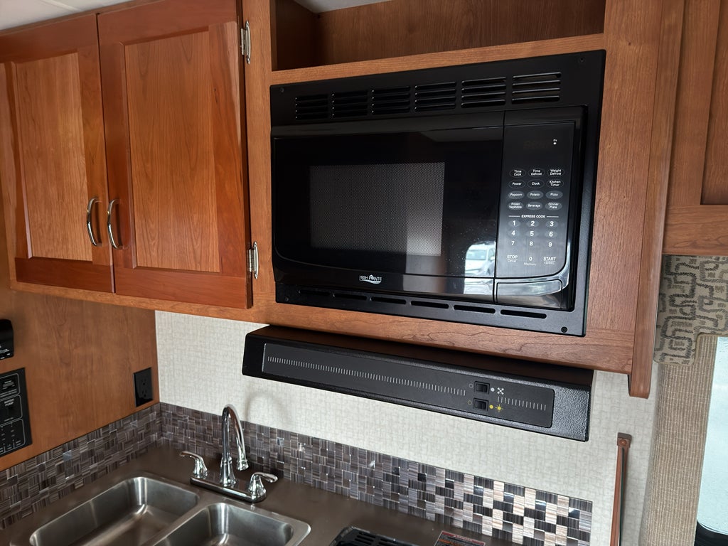 2017 Ford E-450 Super Duty Base