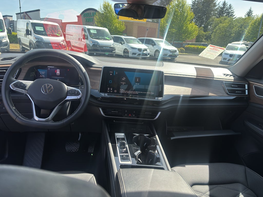 2025 Volkswagen Atlas 2.0T SE w/Technology
