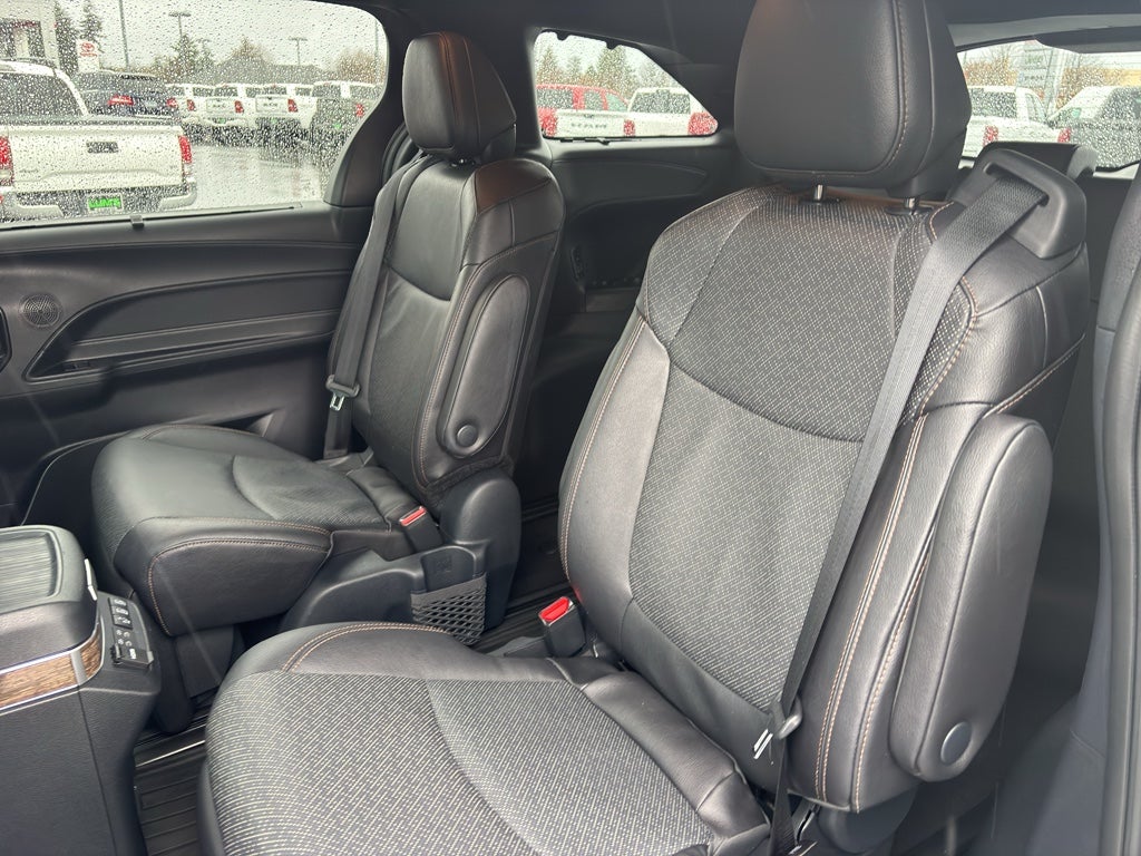 2025 Toyota Sienna Platinum