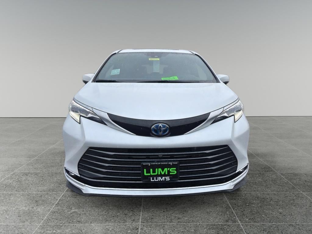 2025 Toyota Sienna Platinum