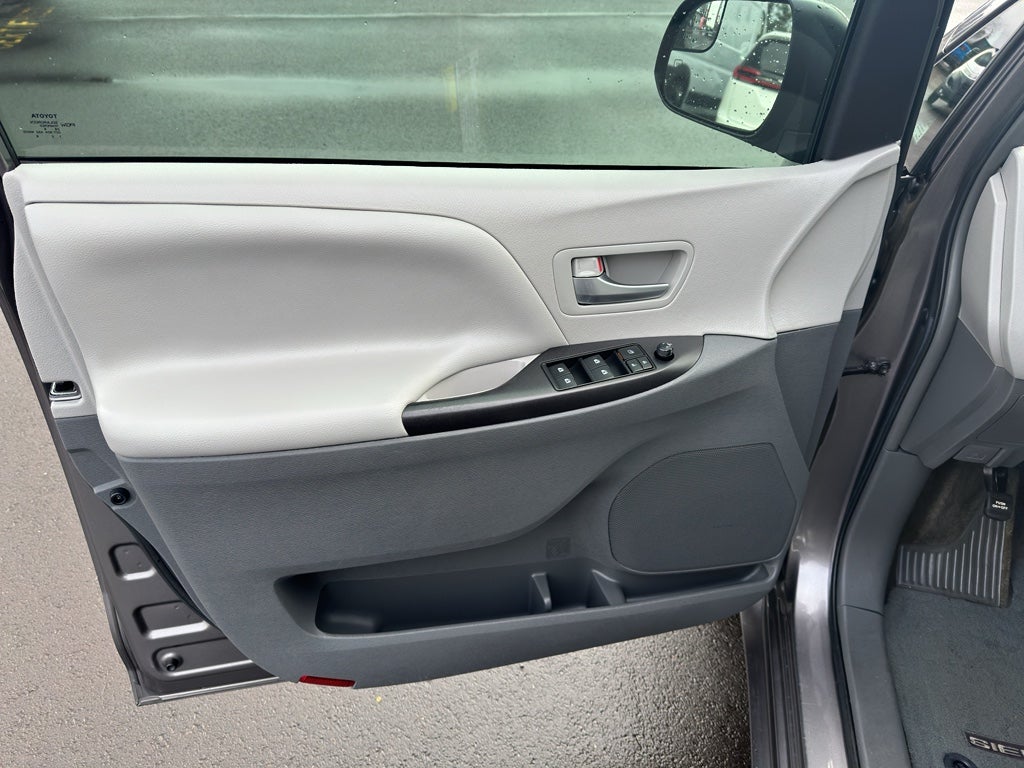 2017 Toyota Sienna LE