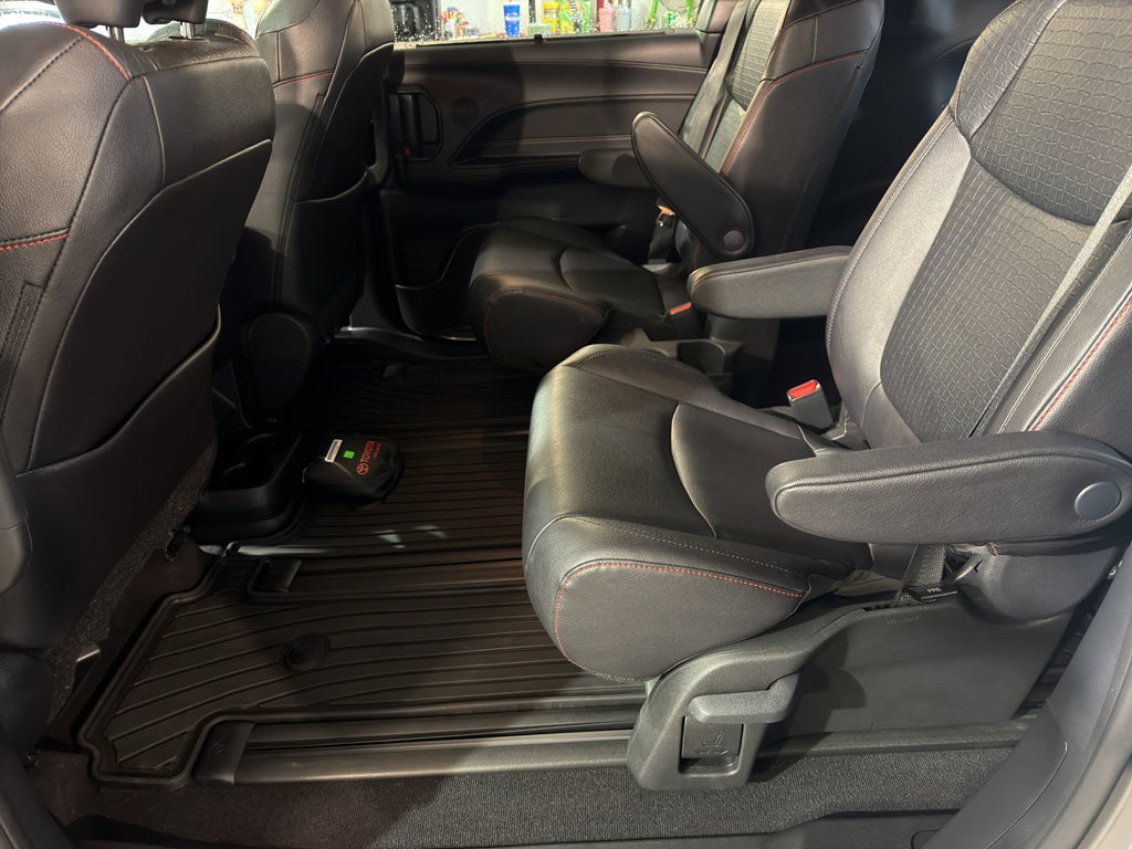 2025 Toyota Sienna Hybrid XSE