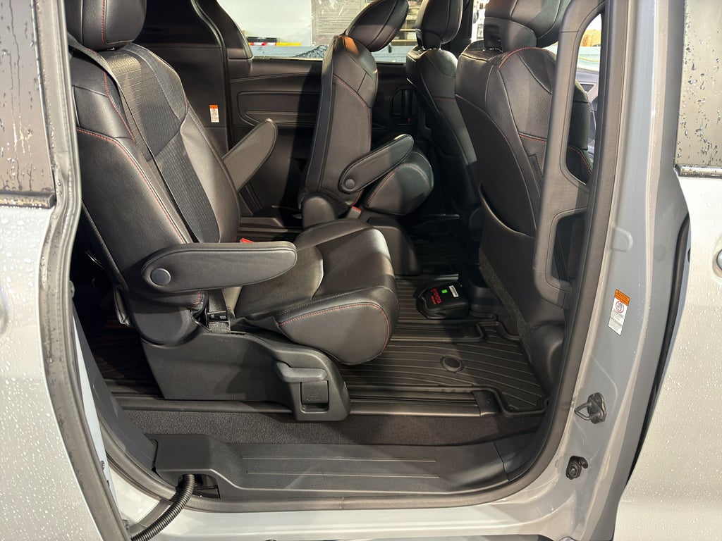 2025 Toyota Sienna Hybrid XSE