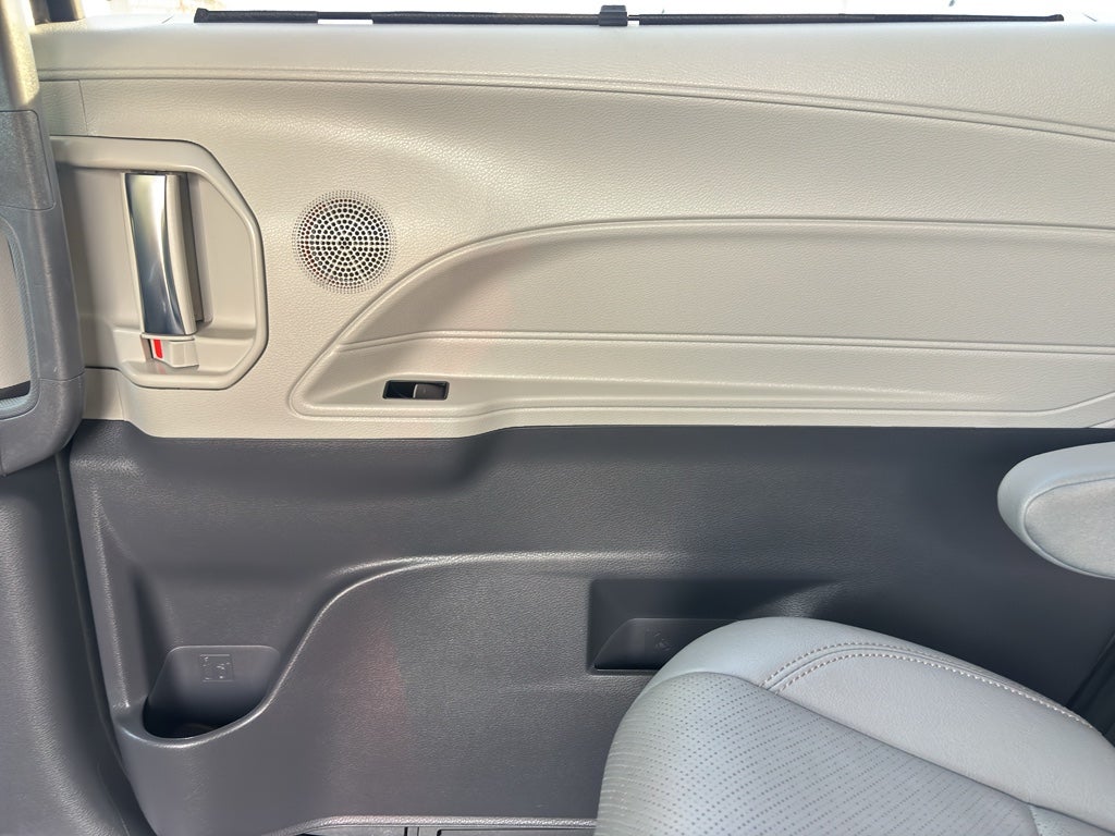 2023 Toyota Sienna Limited