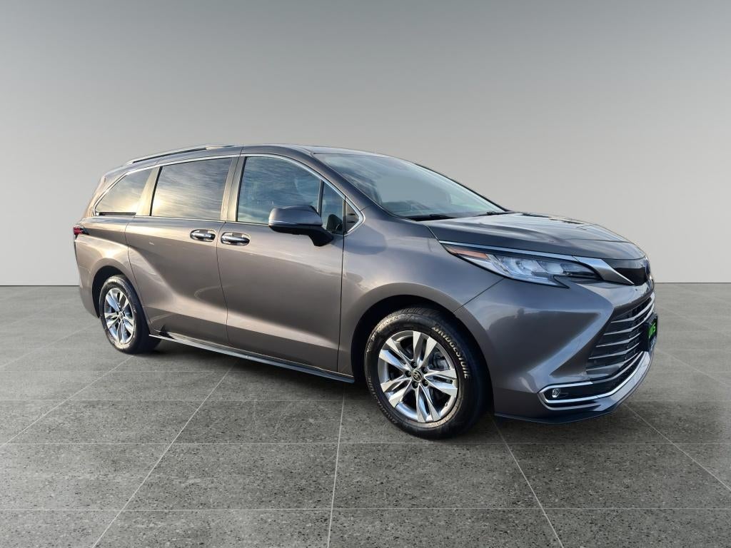 2023 Toyota Sienna Limited