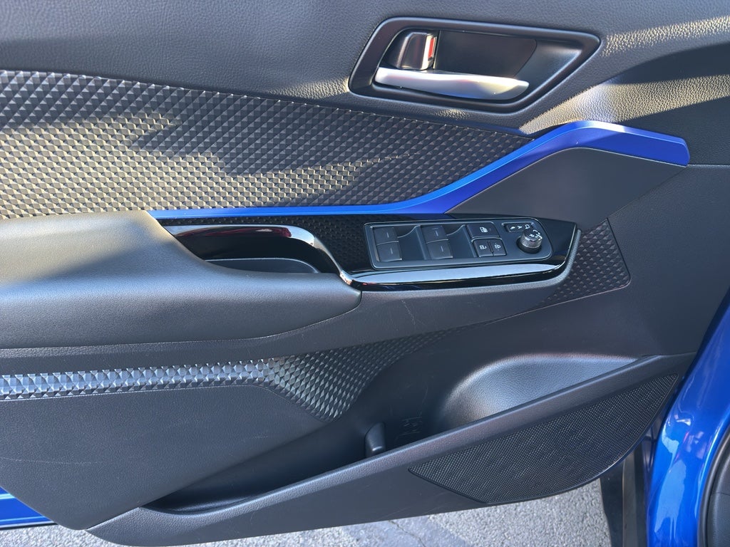 2022 Toyota C-HR XLE