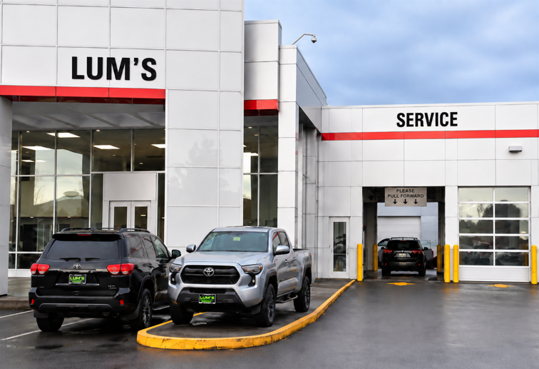 Lum’s service center exterior with vehicles near service drive